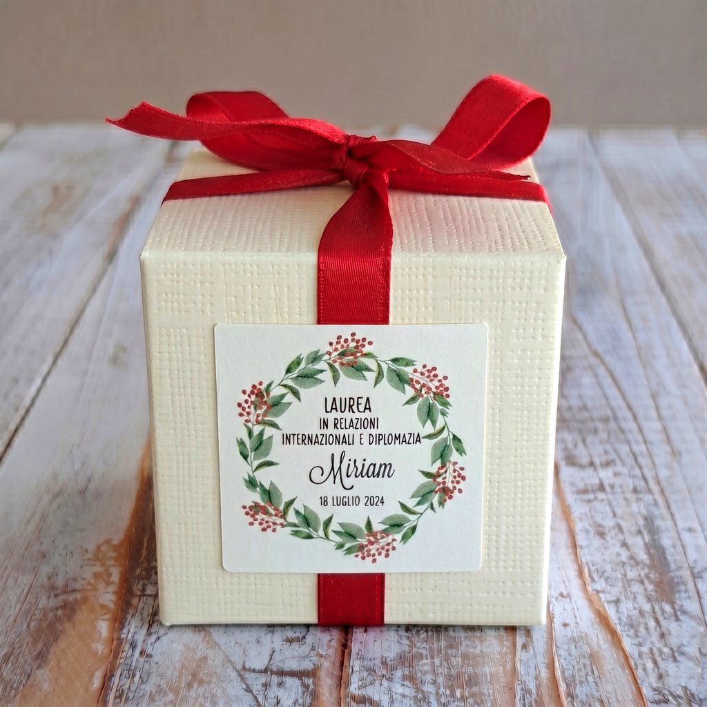 Bomboniera Laurea Miele 50 g Ghirlanda Bacche Rosse
