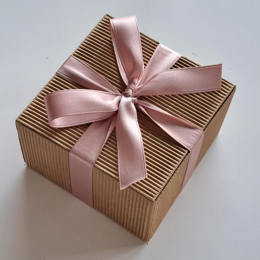 Bomboniera Miele 130 g Rose