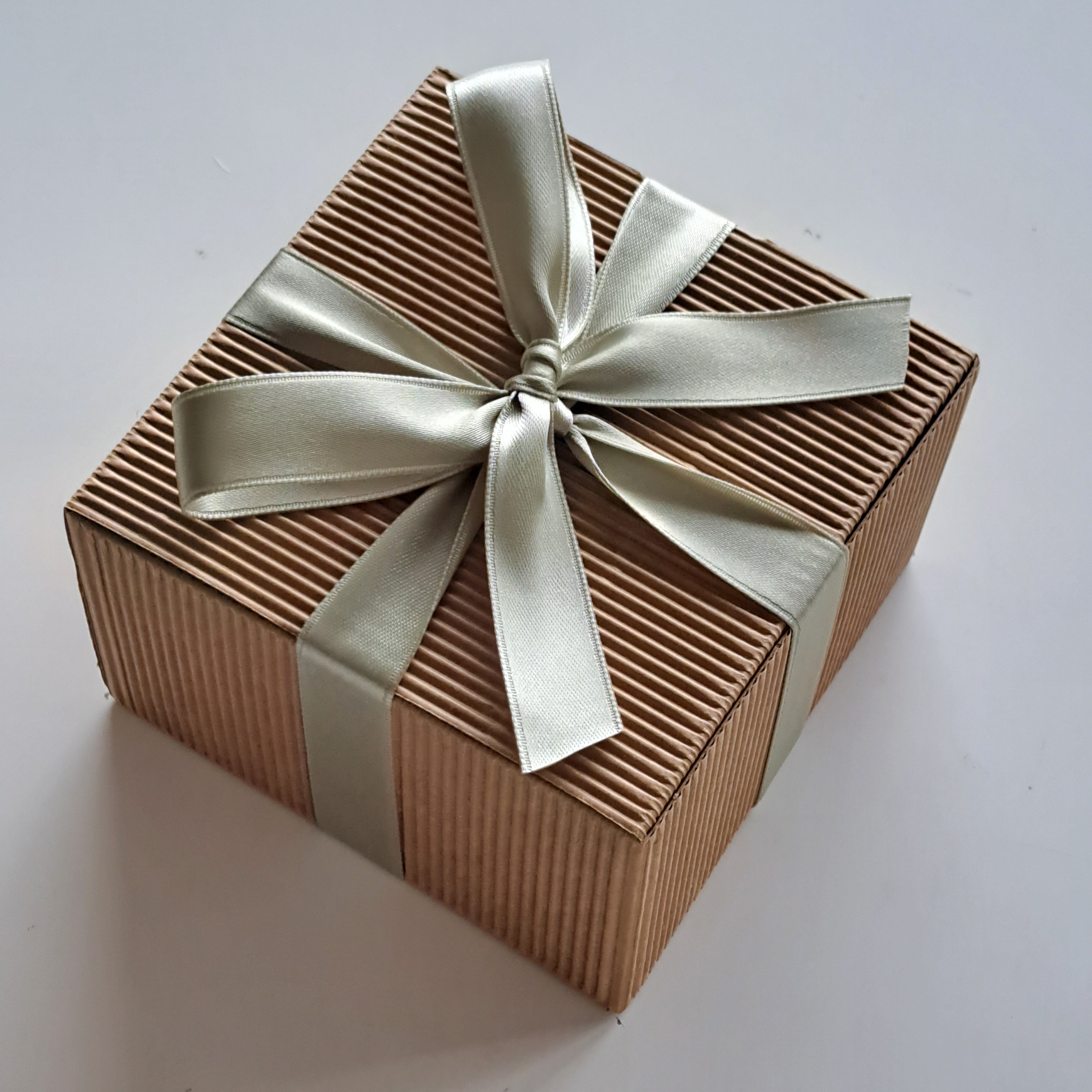 Bomboniera Miele 130 g Rose