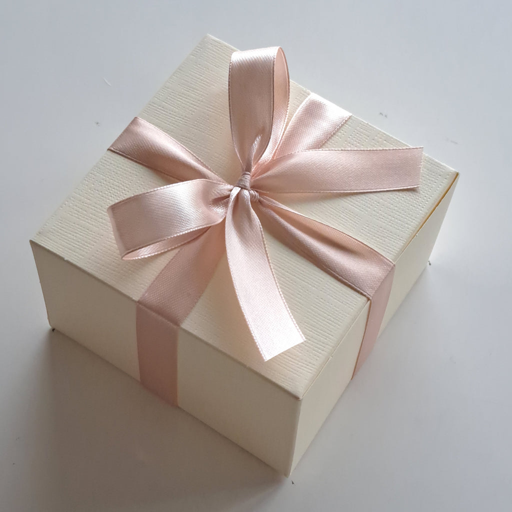 Bomboniera Miele 130 g Rose