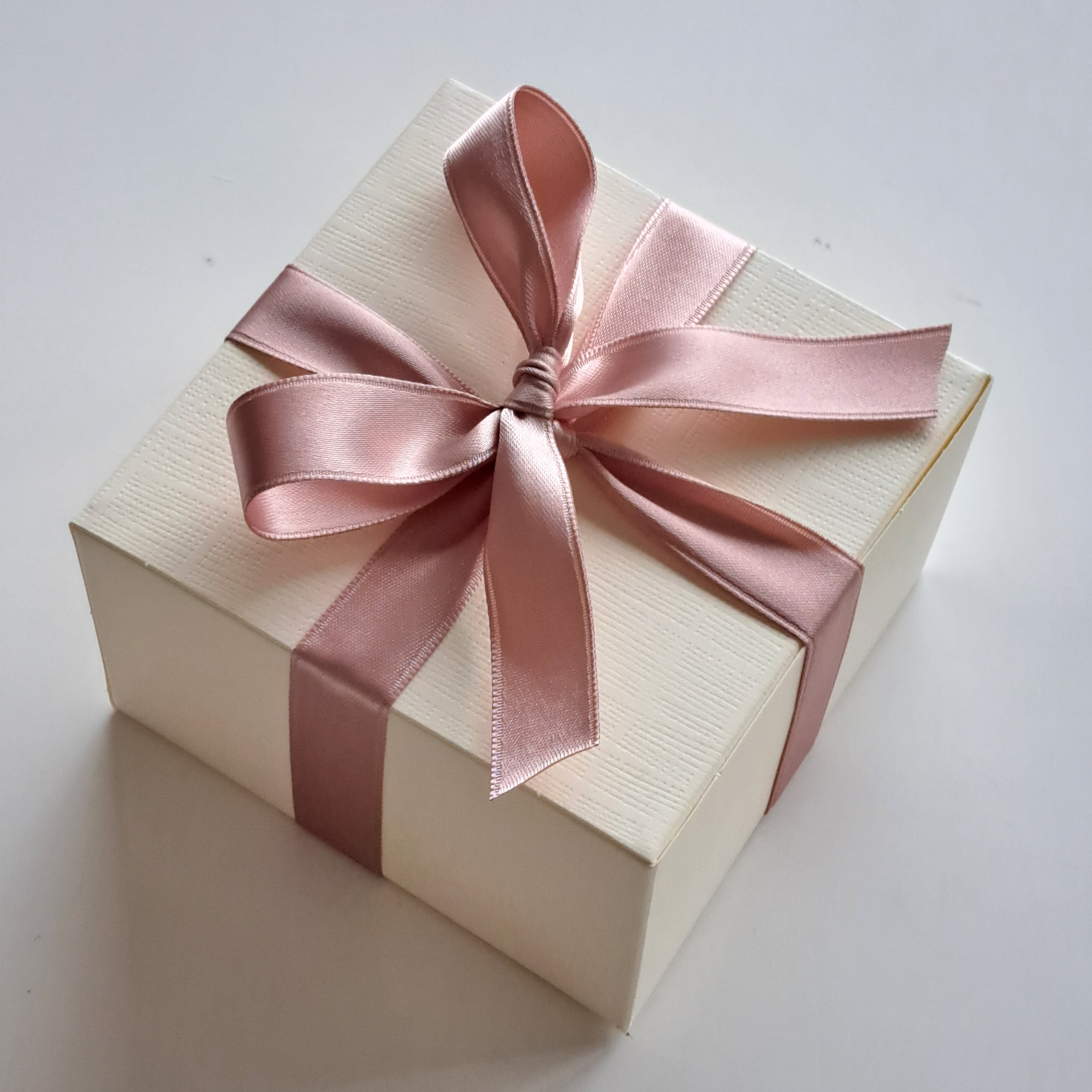 Bomboniera Miele 130 g Rose