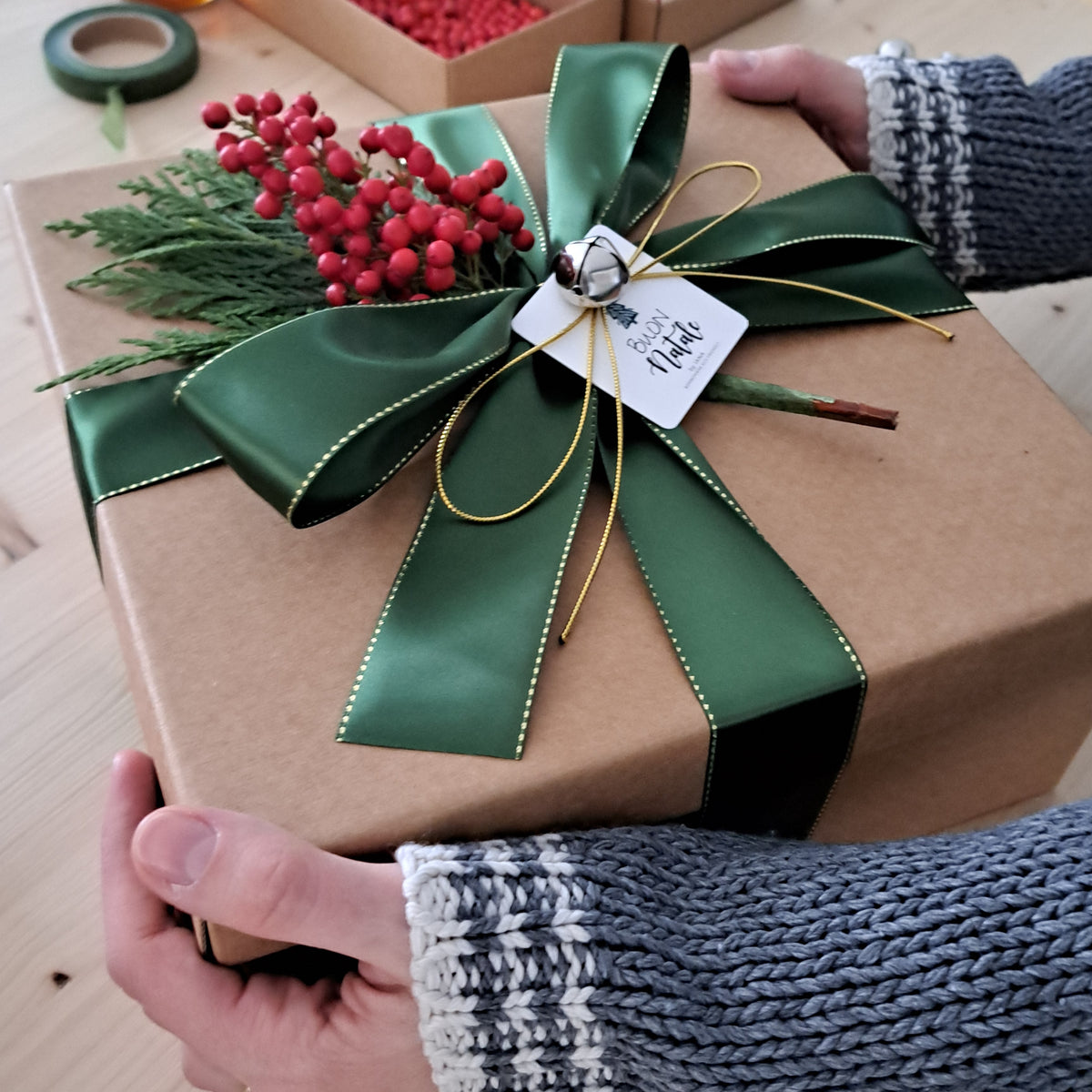 BOX COCCOLE NATALIZIE Regalo di Natale Tazza Miele Candela e Infuso di frutta