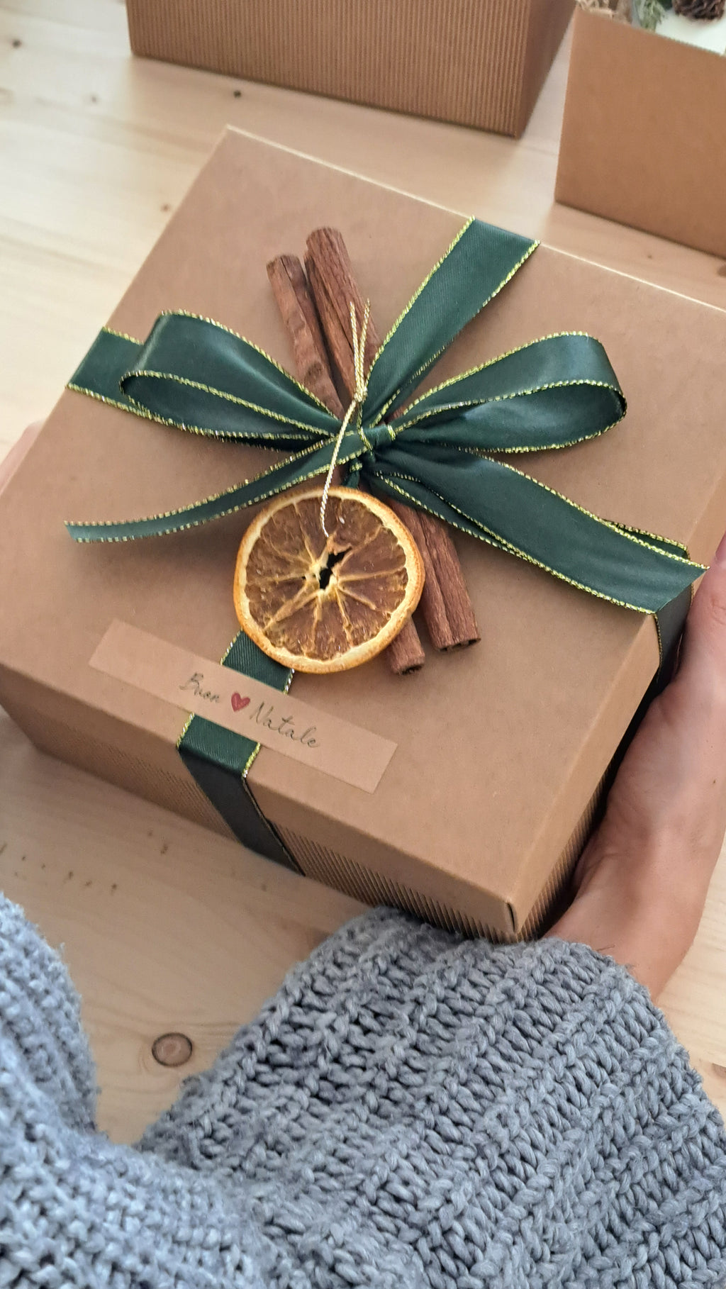 BOX COCCOLE NATALIZIE Regalo di Natale Tazza Miele Candela e Infuso di frutta